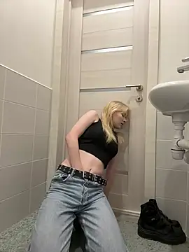 XXX chat uživo modela KoriMelon