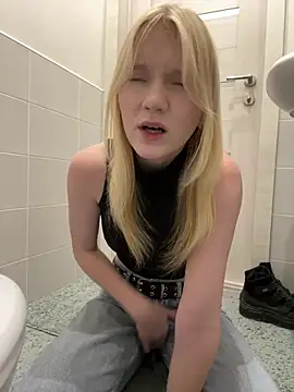 KoriMelon's Live XXX Chat