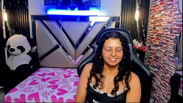 Tiffany_Ruubi Show in webcam