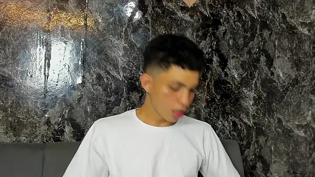 cameron_lux77's Webcam Show