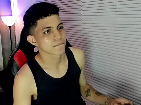 cameron_lux77 Show in webcam