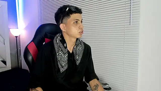 Show de cameron_lux77 na webcam