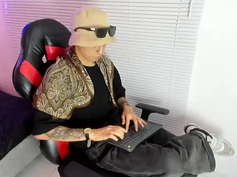 Pokazy przed kamerką – cameron_lux77