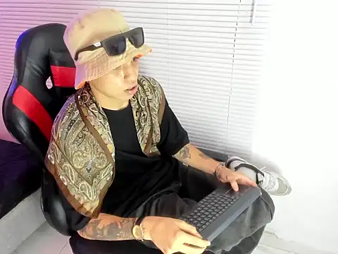 Вебкам-шоу cameron_lux77