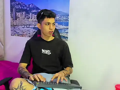 cameron_lux77's Webcam Show