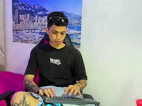 cameron_lux77's Webcam Show