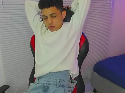 cameron_lux77's Webcam Show