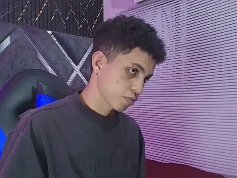 cameron_lux77 Adlı Modelin Web Kamerası Şovu