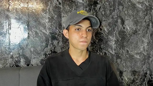 cameron_lux77's Webcam Show