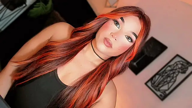 Show modela misstreslatin na web-kameri