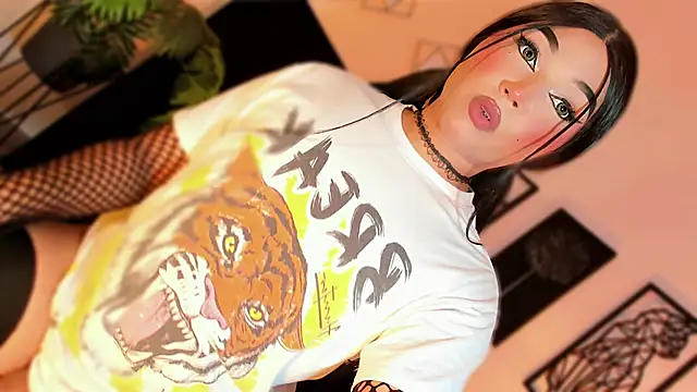 Show modela misstreslatin na web-kameri
