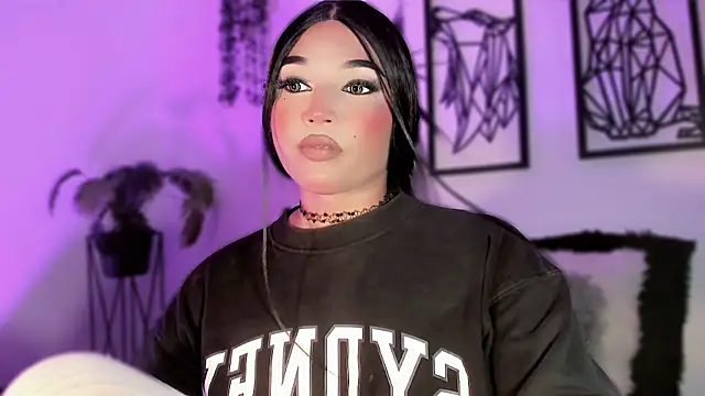 Show modela misstreslatin na web-kameri