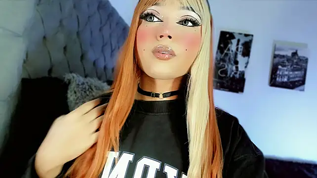 Show modela misstreslatin na web-kameri