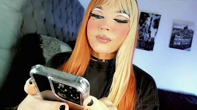 Show modela misstreslatin na web-kameri