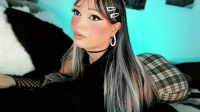 Show modela misstreslatin na web-kameri