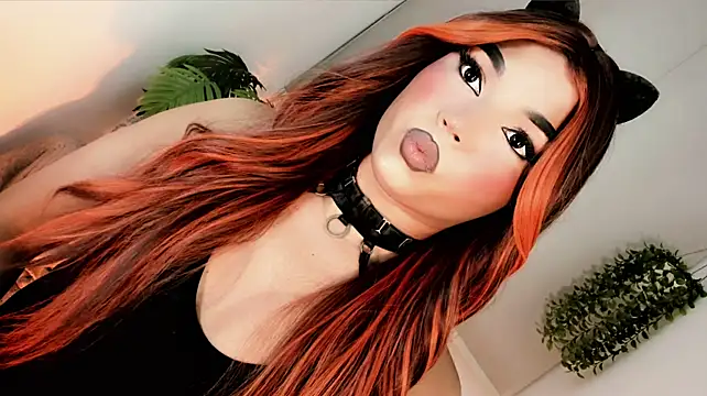 Show modela misstreslatin na web-kameri