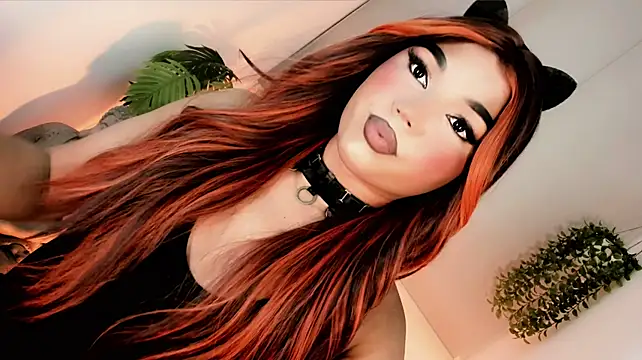 Show modela misstreslatin na web-kameri