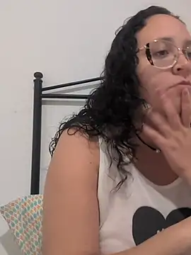 Chat +18 de Gia_Bluexxx ao vivo