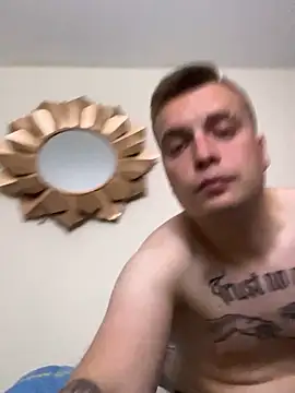 TeenEladio: διαδικτυακό σόου στην κάμερα