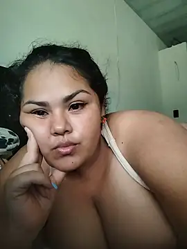 MiaBloom0 Show in webcam