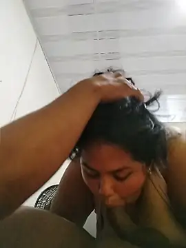 MiaBloom0's Webcam Show
