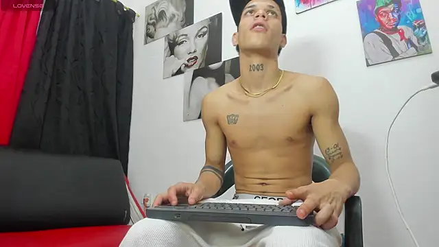Show modela big_hot_boy_ na web-kameri