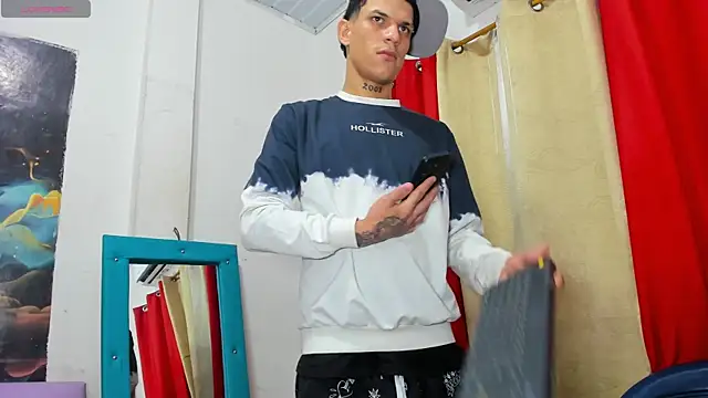 big_hot_boy_ Show in webcam