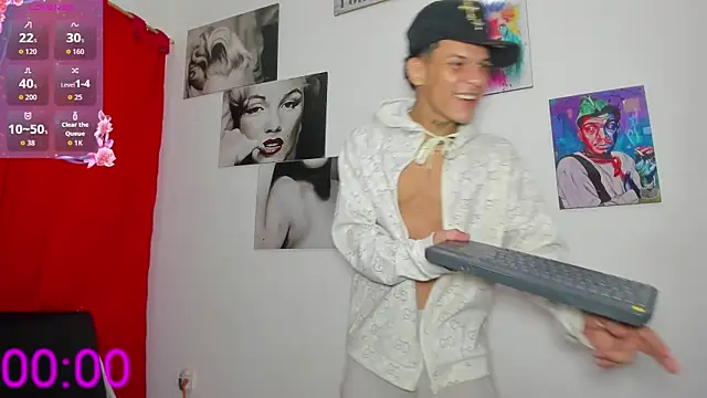big_hot_boy_ Show in webcam