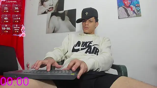 big_hot_boy_: διαδικτυακό σόου στην κάμερα