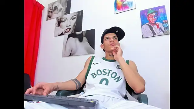 big_hot_boy_'s Webcam Show