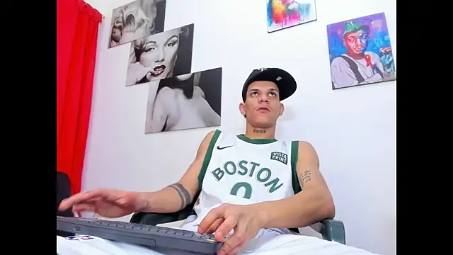 big_hot_boy_'s Webcam Show