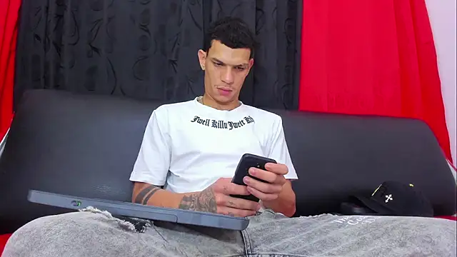 big_hot_boy_ Webcam Show