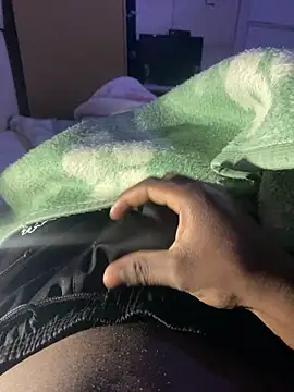 Sexyyloverboyy Webcam show