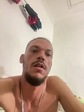 iRealYFuckGood webcam show