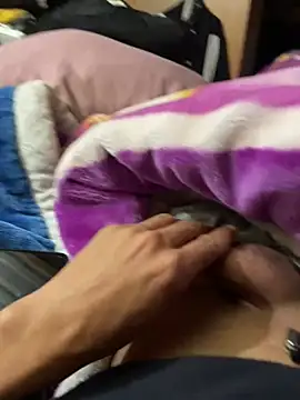iRealYFuckGood Show in webcam