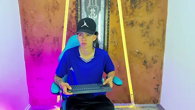 Show modela maxi_castro na web-kameri