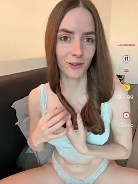 Show modela ErikaJensen na web-kameri