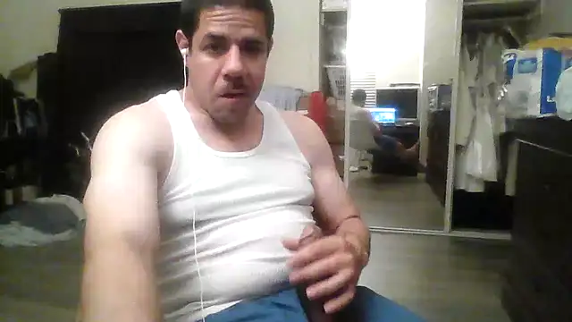הופעת וובקאם של toosexy4myshirt