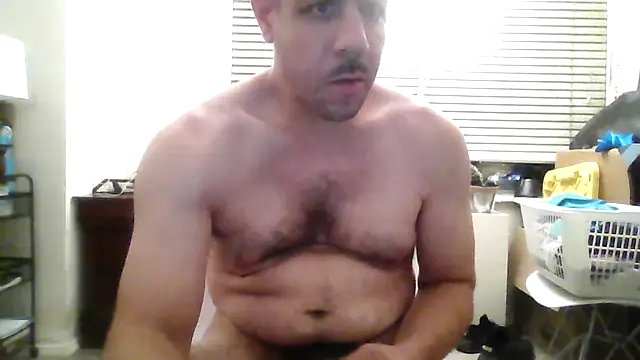 הופעת וובקאם של toosexy4myshirt