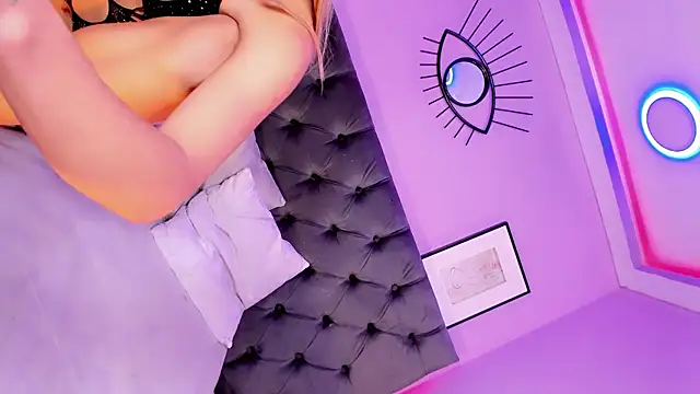 AngeliCute: вебкам-шоу