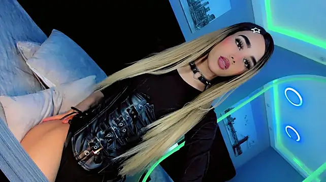 AngeliCute: вебкам-шоу