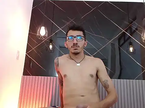 DylanAnderson1 Show in webcam