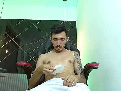 DylanAnderson1 Show in webcam