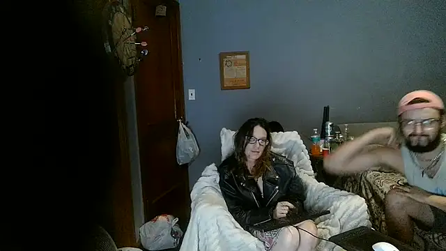 CrowdedAmbrosia8's Webcam Show