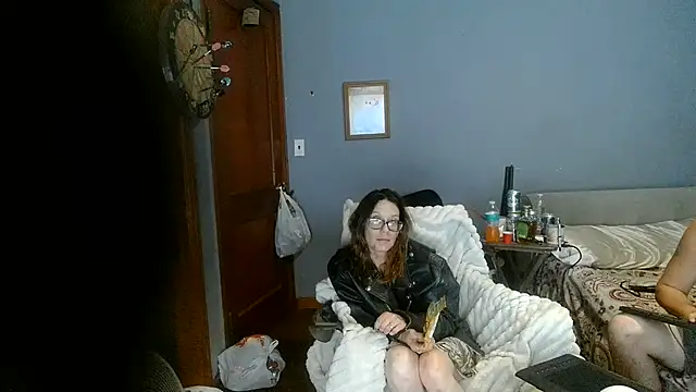 CrowdedAmbrosia8 webcam show
