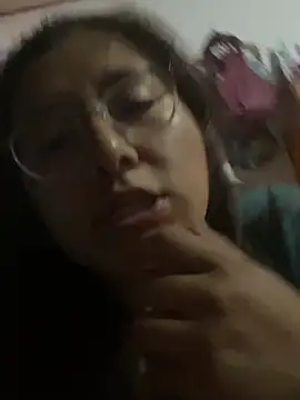DirtyCerezita Adlı Modelin Canlı XXX Sohbeti