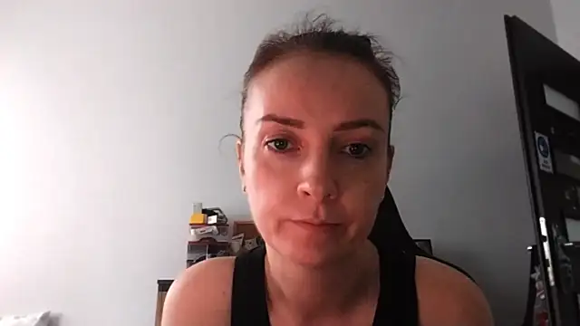 JenniferAlone Show in webcam