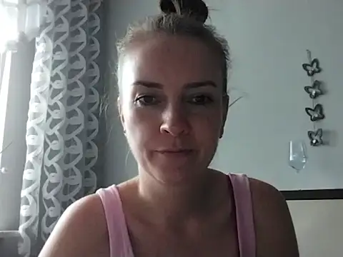 XXX chat uživo modela JenniferAlone