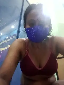 Pokazy przed kamerką – Simi-hot-boudi