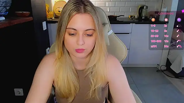 blonde_kellyyのライブXXXチャット